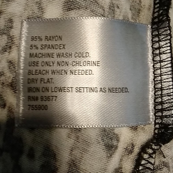 2 for$25/Leopard print sleeveless top - Picture 6 of 6